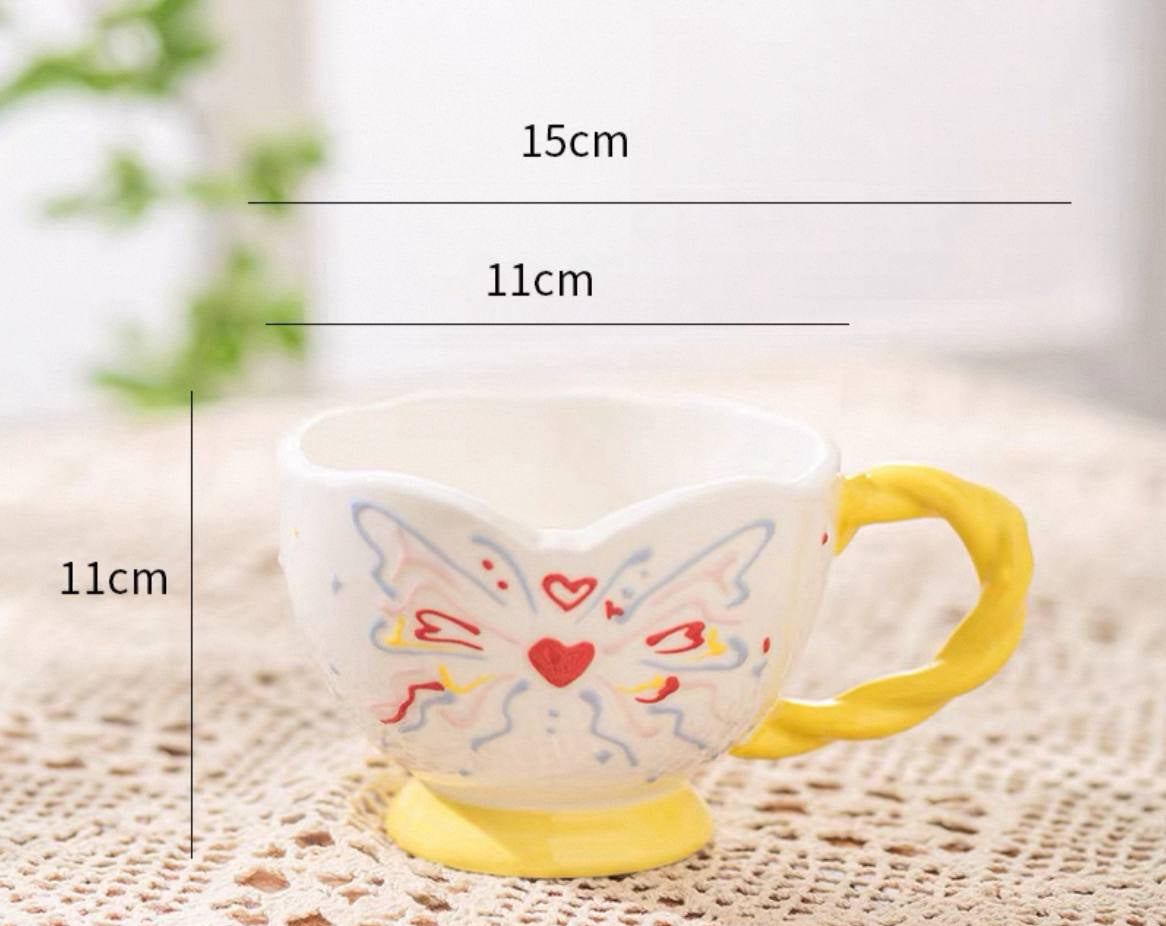 مج بورسلين بتصميم فراشة راقٍ وألوان فنية مميزة