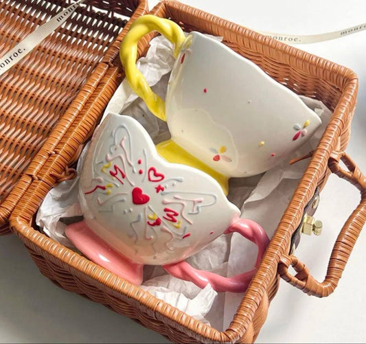 مج بورسلين بتصميم فراشة راقٍ وألوان فنية مميزة