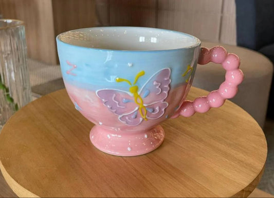 مج بورسلين كيوت بفراشة بارزة – لمسة أنوثة ورُقي في كل تفصيلة