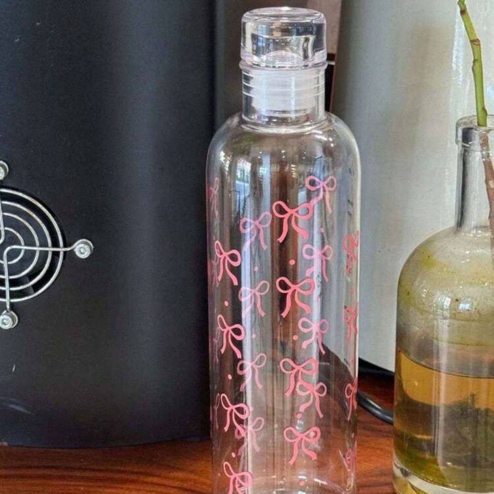 زجاجة مياه كريستال شكل فيونكه – أناقة وترطيب في كل لحظة