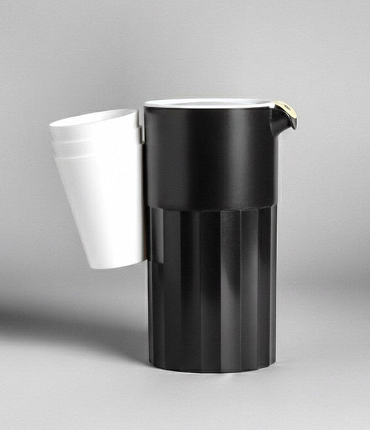 دورق مياه بلاستيك 2 لتر مع 3 أكواب – طقم عملي للاستخدام اليومي