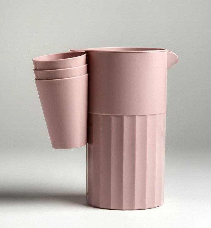 دورق مياه بلاستيك 2 لتر مع 3 أكواب – طقم عملي للاستخدام اليومي