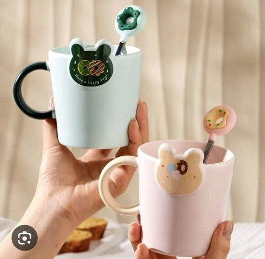 مج بورسلين بشكل الدونتس بالمعلقة الستانلس – حجم كبير داخل علبة أنيقة