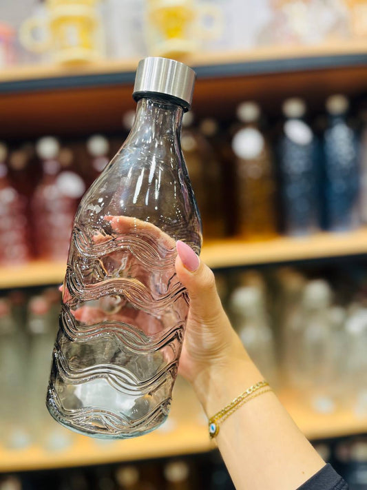 زجاجات زجاج بومبيه بتصميم مقلم أنيق