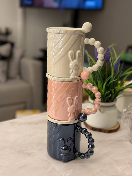 مج بورسلين حراري بغطاء ومعلقة – تصميم فاخر للاستخدام اليومي والهدايا