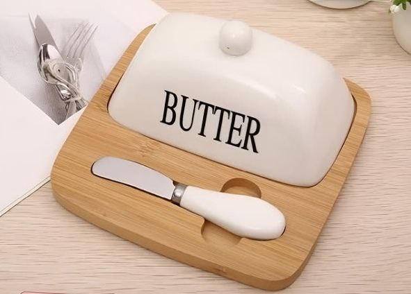 حافظة الزبدة بورسلين بقاعدة خشب + سكينة فرد – تدخل الميكروويف | جودة مستوردة عالية 🧈🍞