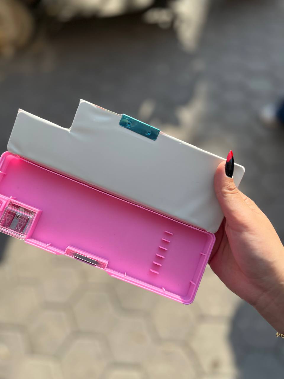 مقلمة أطفال كيوت بتصميم شخصيات متنوعة مع براية مدمجة 🎒✨