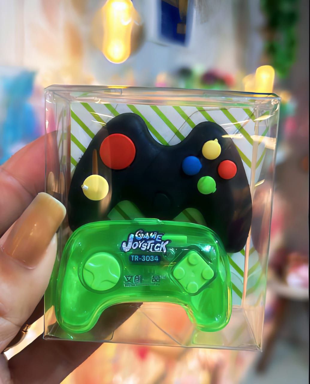 استيكة وبراية على شكل ذراع بلايستيشن 🎮✨