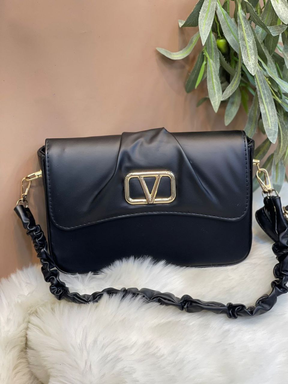 شنطة حريمي VALENTINO – لمسة فخامة في تصميم أنيق ومميز