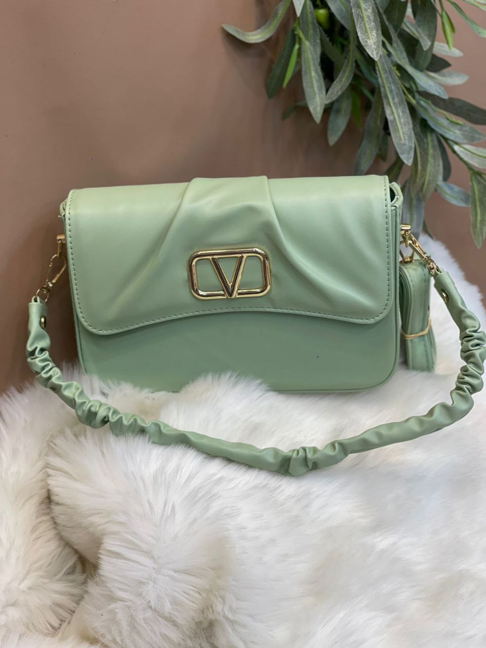 شنطة حريمي VALENTINO – لمسة فخامة في تصميم أنيق ومميز