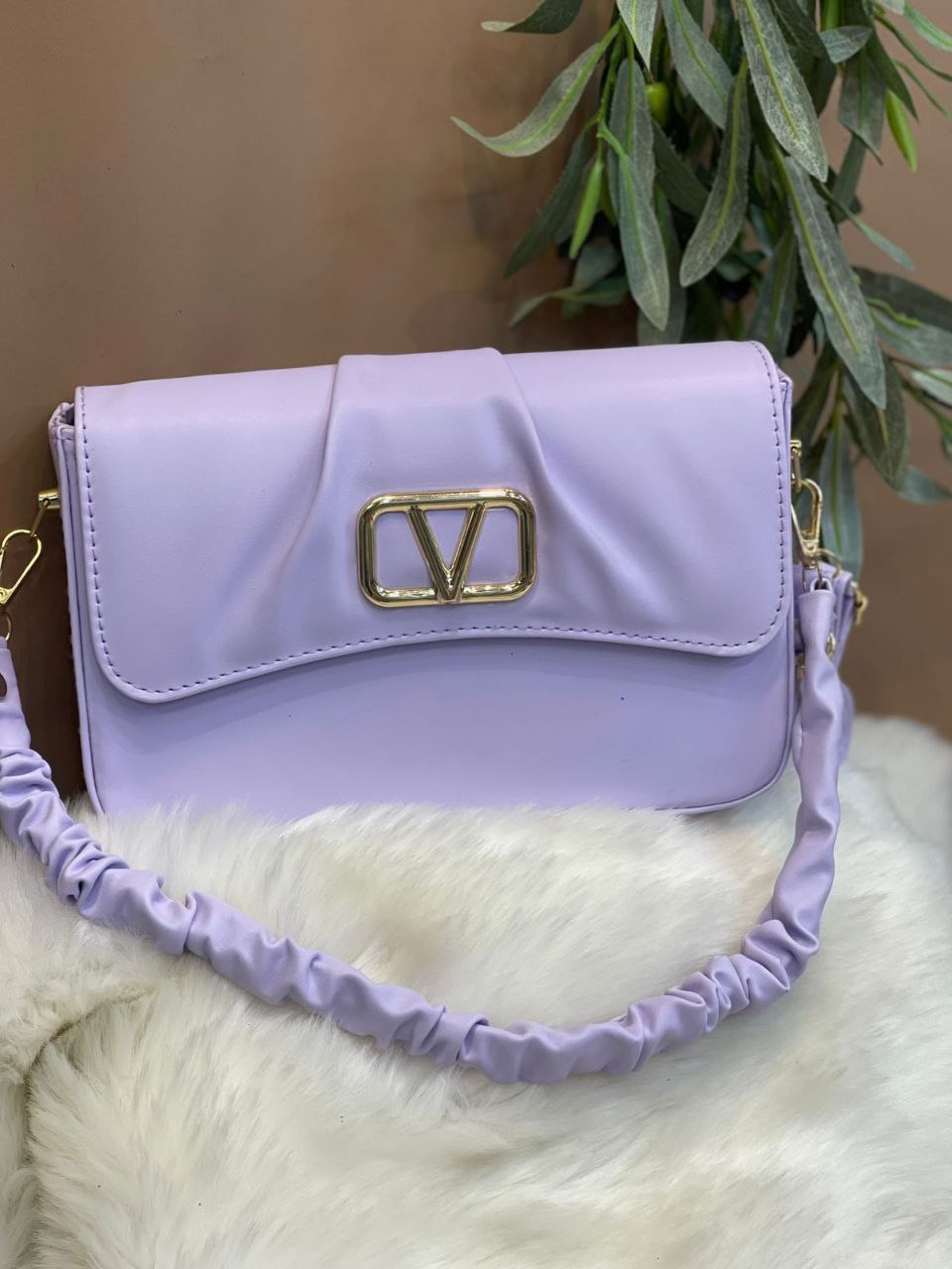 شنطة حريمي VALENTINO – لمسة فخامة في تصميم أنيق ومميز
