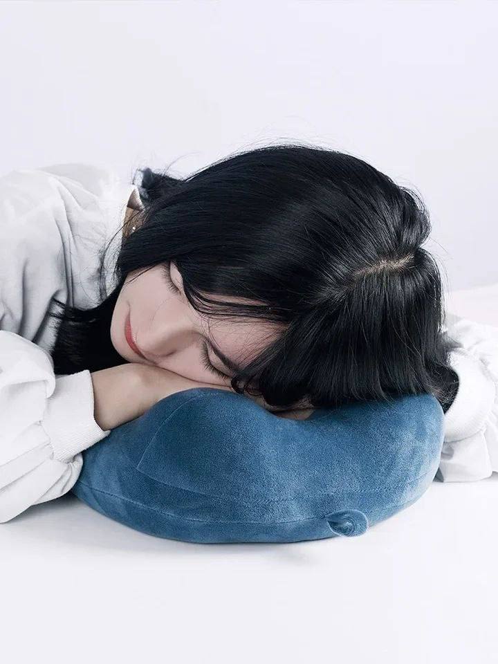 🛏️ مخدة الرقبة الطبية – راحتك بدأت هنا