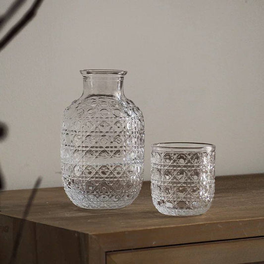 🧊 زجاجة زجاج إيـكـيـا بالكوب – ستايل وعمليّة فـي نفس الوقت