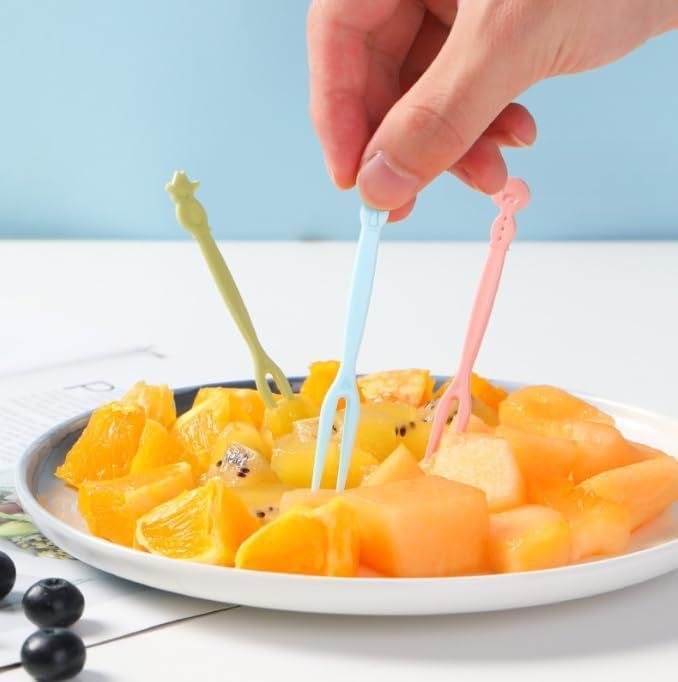 شوك فاكهة بلاستيك شيك – لأناقة التقديم وسهولة الاستخدام 🍓🍇