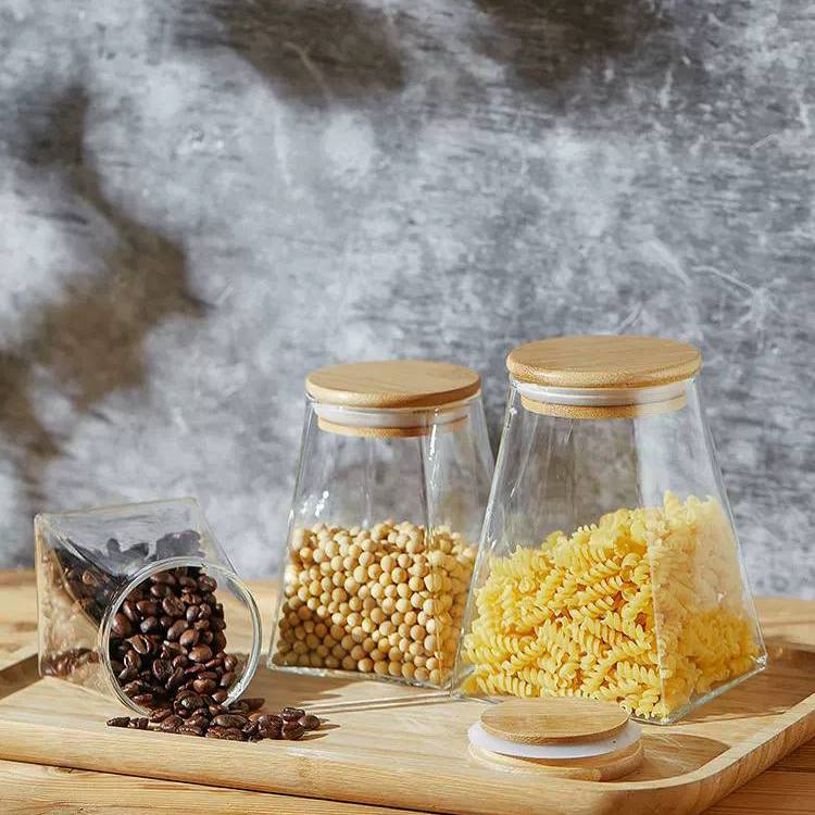 📦 علبة بقوليات زجاج شكل هرمي بغطاء خشب بامبو مدور