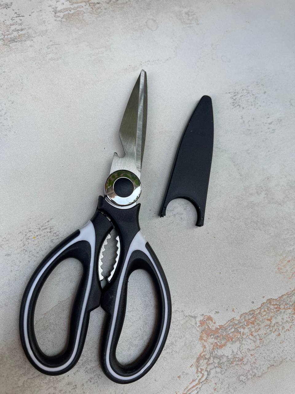 مقص مطبخ مستورد – أداء دقيق وسهولة في الاستخدام ✂️