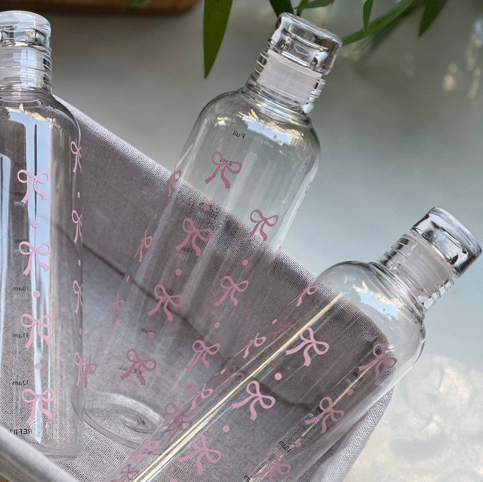 زجاجة مياه كريستال شكل فيونكه – أناقة وترطيب في كل لحظة