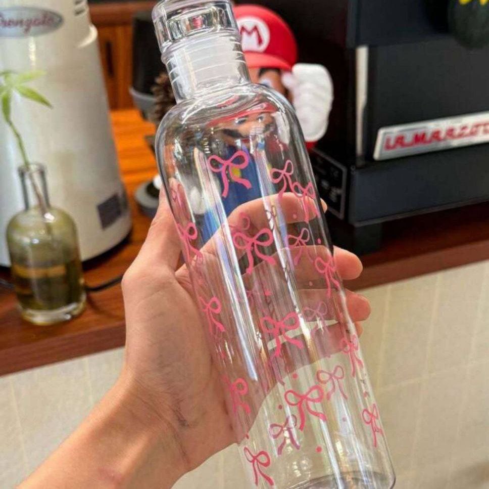 زجاجة مياه كريستال شكل فيونكه – أناقة وترطيب في كل لحظة