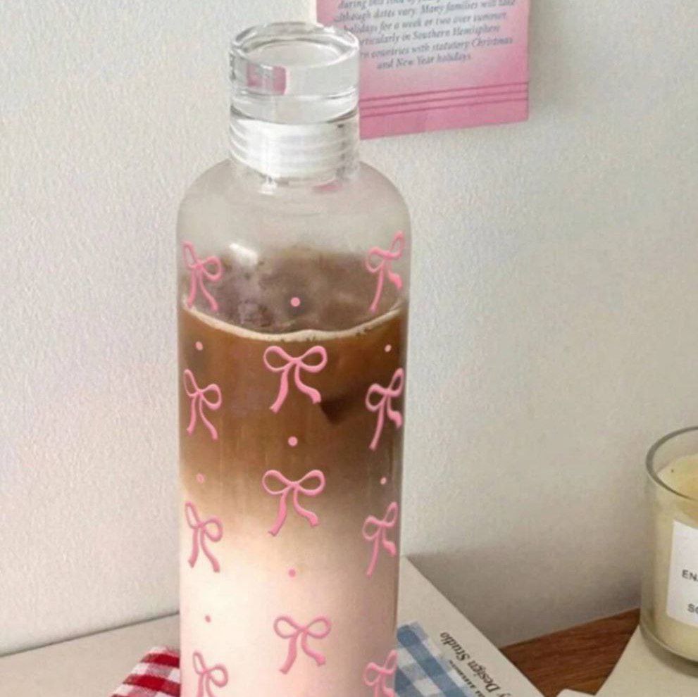 زجاجة مياه كريستال شكل فيونكه – أناقة وترطيب في كل لحظة