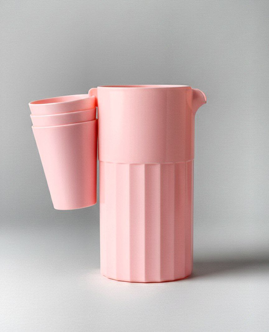 دورق مياه بلاستيك 2 لتر مع 3 أكواب – طقم عملي للاستخدام اليومي