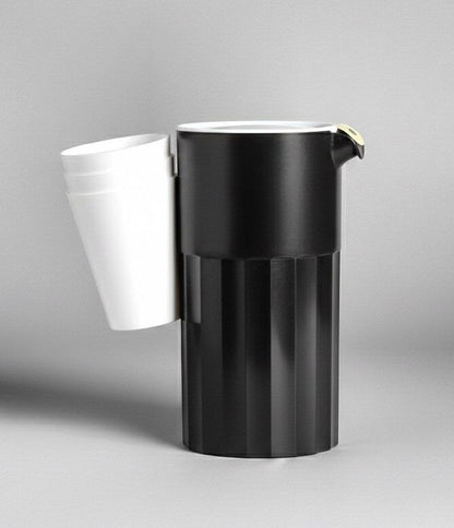 دورق مياه بلاستيك 2 لتر مع 3 أكواب – طقم عملي للاستخدام اليومي