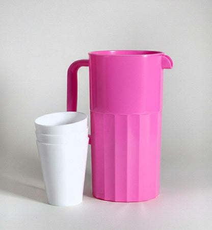 دورق مياه بلاستيك 2 لتر مع 3 أكواب – طقم عملي للاستخدام اليومي