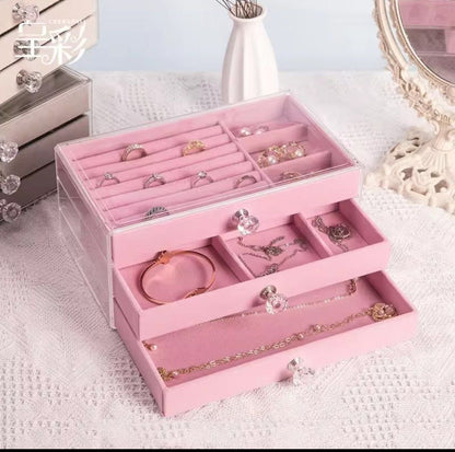 منظم إكسسوارات قطيفي 3 دور مع مقبض كريستال – تصميم شيك وعملي