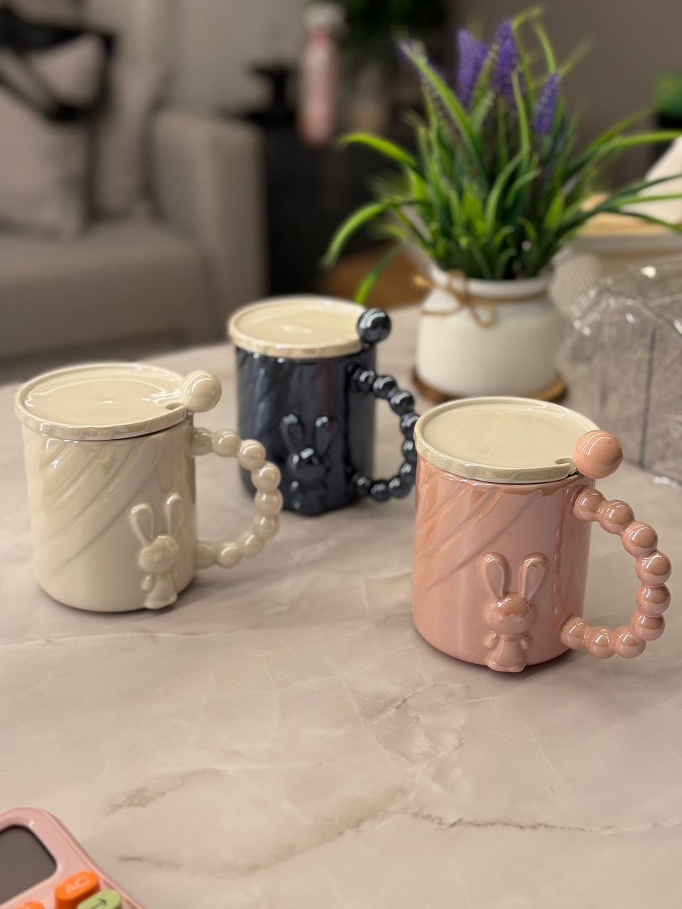 مج بورسلين حراري بغطاء ومعلقة – تصميم فاخر للاستخدام اليومي والهدايا