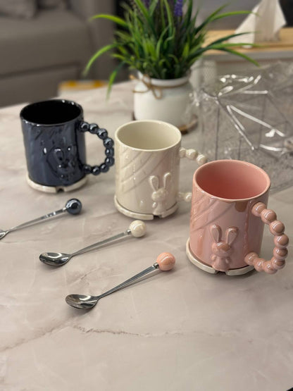 مج بورسلين حراري بغطاء ومعلقة – تصميم فاخر للاستخدام اليومي والهدايا