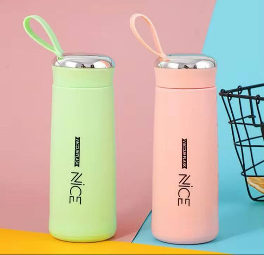 ترمس زجاج صحي بطبقة سيليكون للحماية – تصميم عملي بغطاء محكم وجودة عالية