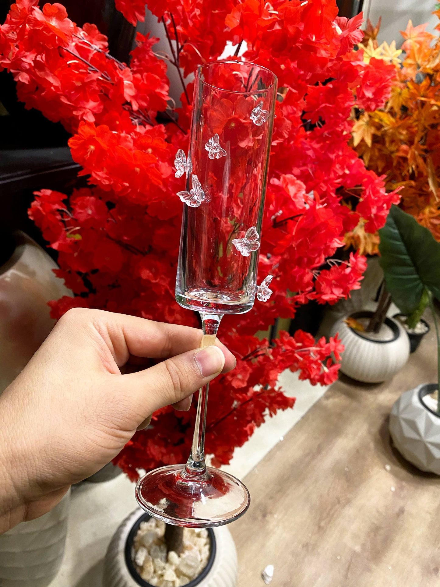 كأس فراشة ديكوري أنيق – تصميم راقٍ يضيف لمسة أنوثة وشياكة لمائدتك