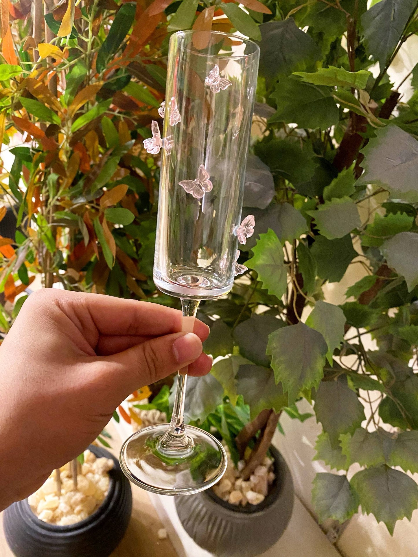 كأس فراشة ديكوري أنيق – تصميم راقٍ يضيف لمسة أنوثة وشياكة لمائدتك