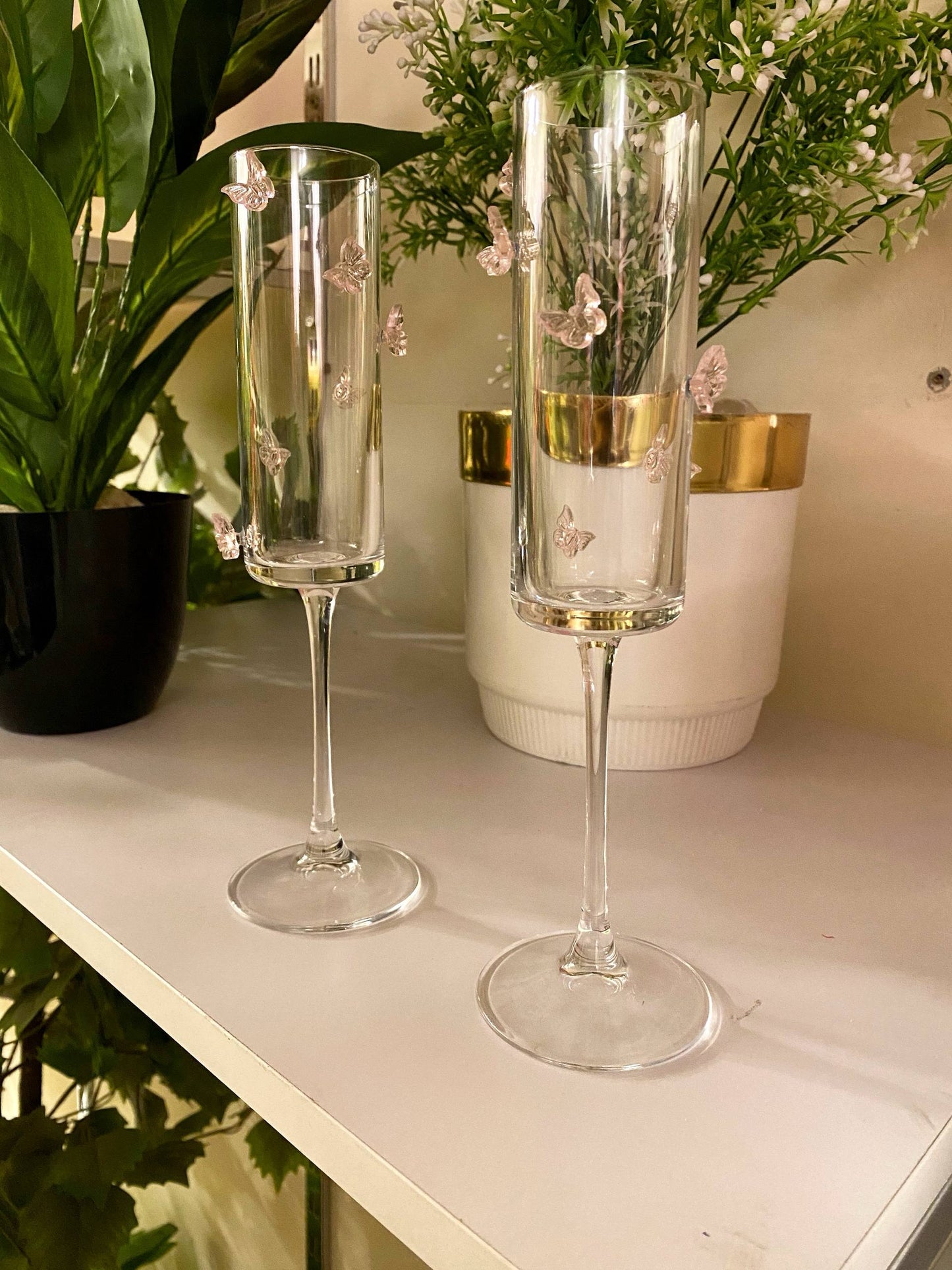 كأس فراشة ديكوري أنيق – تصميم راقٍ يضيف لمسة أنوثة وشياكة لمائدتك