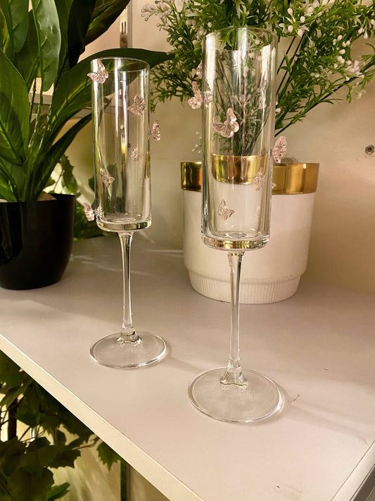 كأس فراشة ديكوري أنيق – تصميم راقٍ يضيف لمسة أنوثة وشياكة لمائدتك