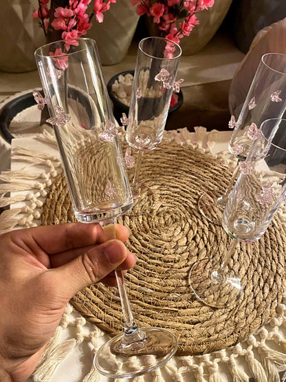 كأس فراشة ديكوري أنيق – تصميم راقٍ يضيف لمسة أنوثة وشياكة لمائدتك