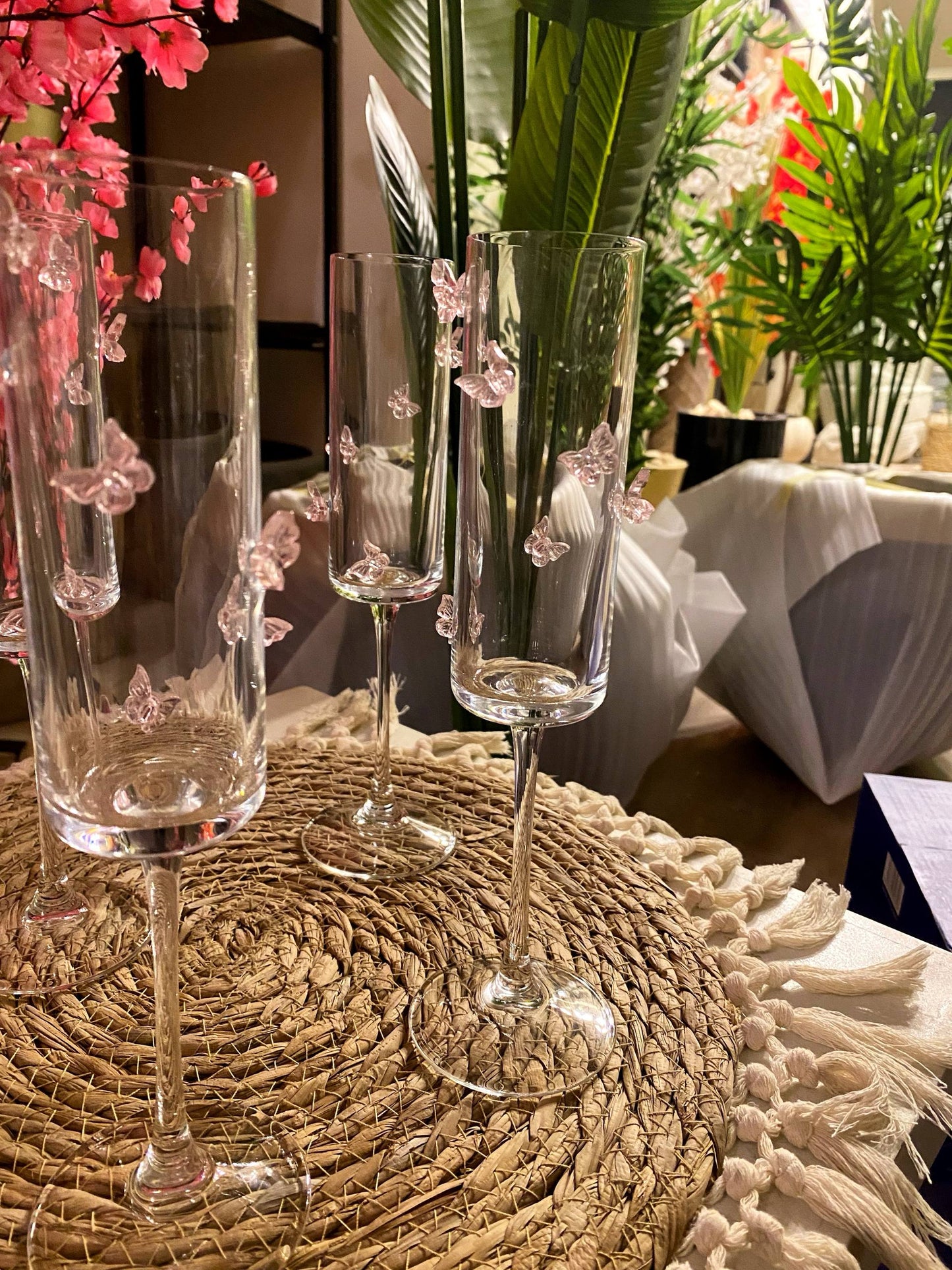 كأس فراشة ديكوري أنيق – تصميم راقٍ يضيف لمسة أنوثة وشياكة لمائدتك