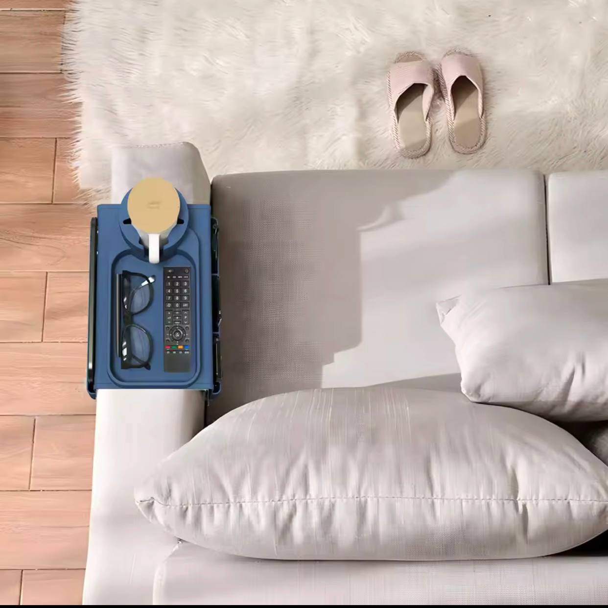 منظم ريموت وسيليكون أوروبي متعدد الاستخدام – حامل أكواب وموبايل بتصميم عصري