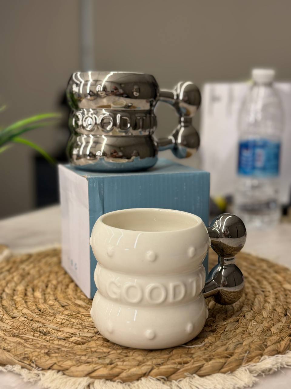 مج بورسلين بلاتيني فاخر – تصميم أنيق للمشروبات الساخنة