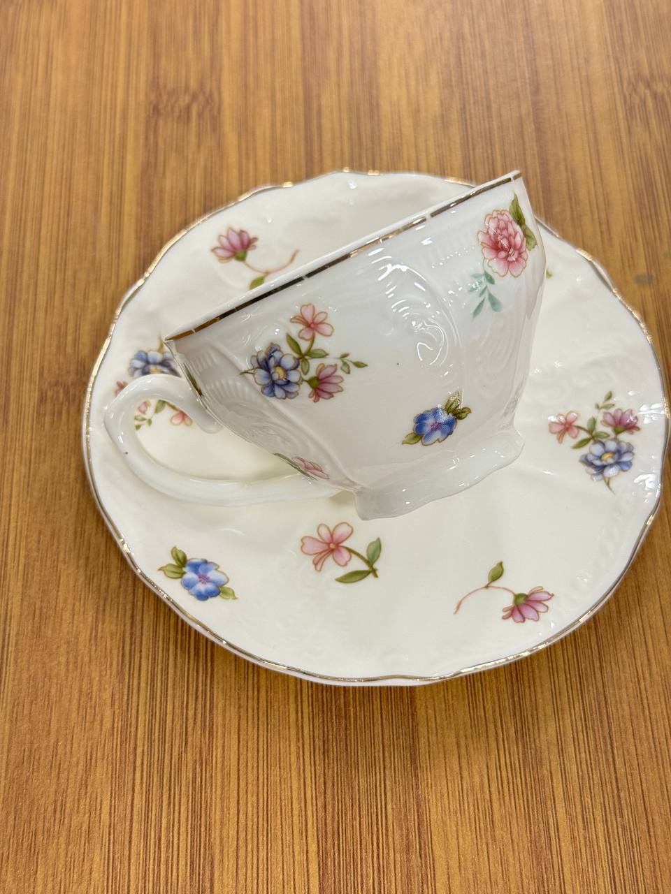 طقم القهوة الكلاسيك البورسلين – أناقة الضيافة في كل مناسبة