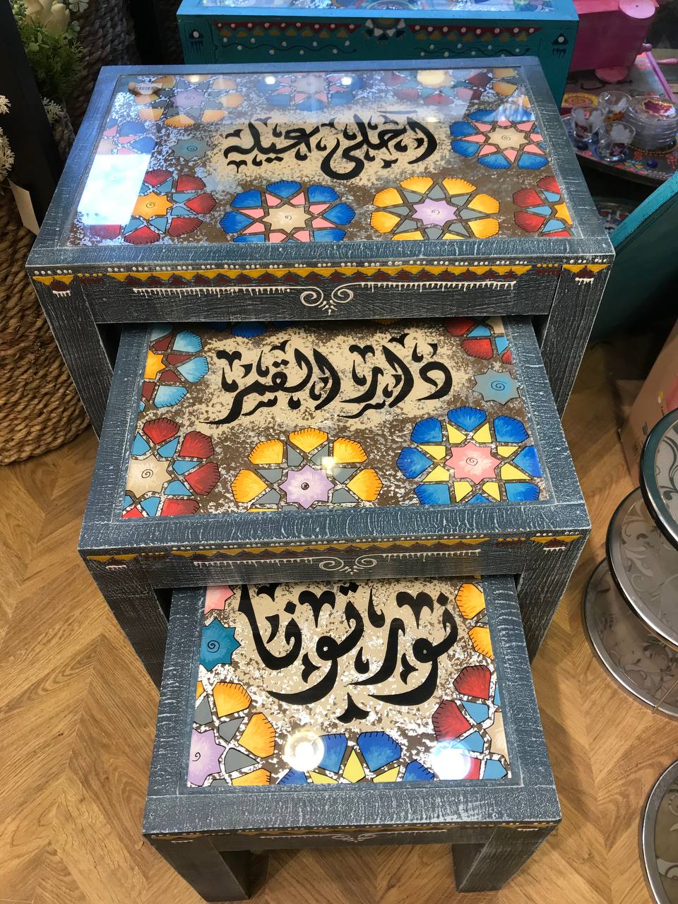طقم ترابيزات خشب زان 3 قطع – أناقة فنية في كل ركن