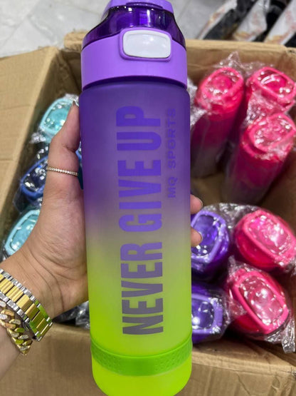🥤 زجاجة مياه "Never Give Up" – سعة 1000 مل