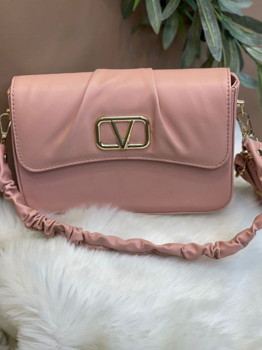 شنطة حريمي VALENTINO – لمسة فخامة في تصميم أنيق ومميز