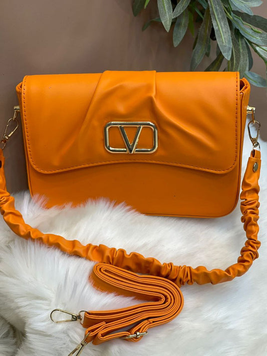 شنطة حريمي VALENTINO – لمسة فخامة في تصميم أنيق ومميز