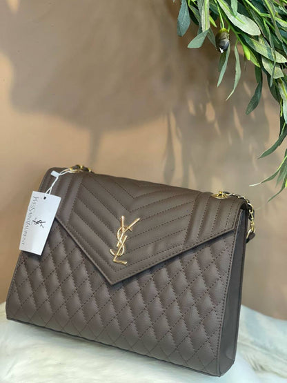 شنطة YSL حريمي – حجم كبير وأناقة لا غنى عنها