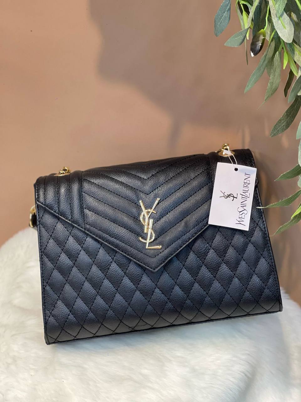 شنطة YSL حريمي – حجم كبير وأناقة لا غنى عنها