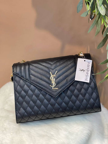 شنطة YSL حريمي – حجم كبير وأناقة لا غنى عنها