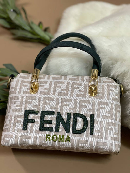 شنطة FENDI RoMA - تصميم فاخر بحجم عملي