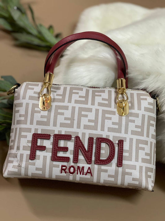 شنطة FENDI RoMA - تصميم فاخر بحجم عملي
