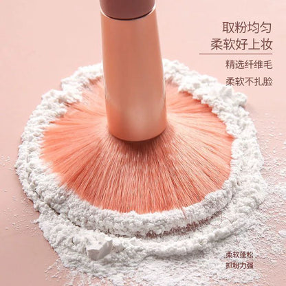 طقم فرش مكياج 7 قطع مع محفظة أنيقة – مثالي للسفر 💄