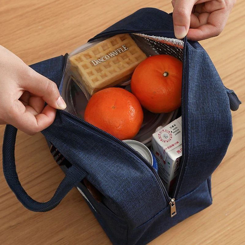 شنطة حرارية لحفظ الطعام – سخن أو بارد | مبطنة بعازل حراري ومناسبة للرحلات والسفر 🎒🍱 | السعر: 60 جنيه 